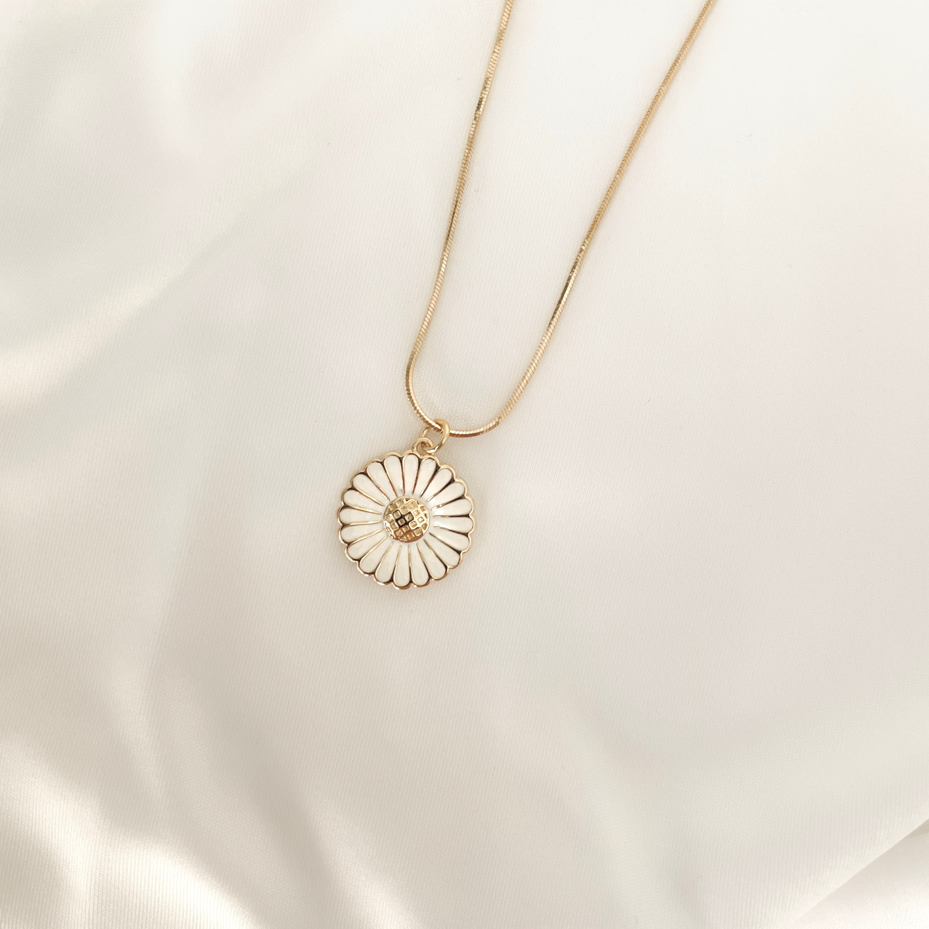 Daisy Necklace